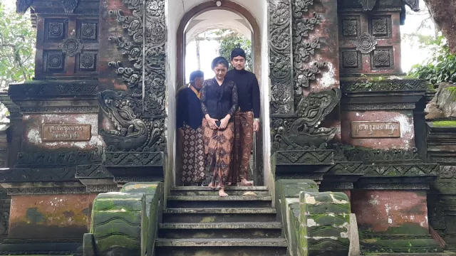 Jelang Pernikahan, Kaesang-Erina Ziarah ke Makam Raja-Raja Mangkunegaran - GenPI.co JATENG