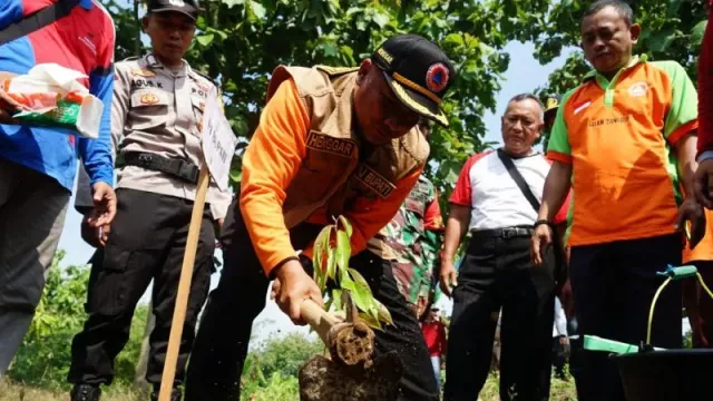 5.000 Bibit Pohon Ditanam di Pegunungan Kendeng Pati Demi Cegah Banjir - GenPI.co JATENG