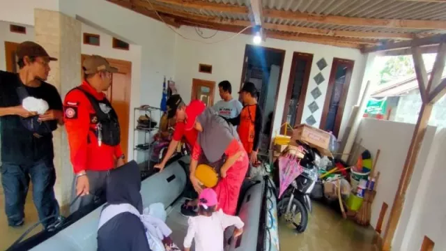Banjir Parah, 1.246 Warga Mengungsi di Pekalongan - GenPI.co JATENG