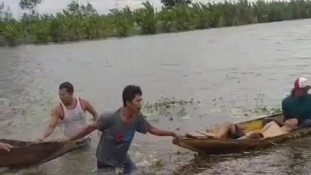 Cari Ikan di Sawah Tergenang Banjir di Kudus, 2 Pemuda Tenggelam - GenPI.co JATENG