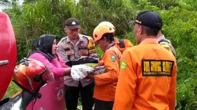 Polsek Karangreja Purbalingga Bantu Evakuasi Perempuan Melahirkan di Gunung Slamet, Begini Ceritanya - GenPI.co JATENG
