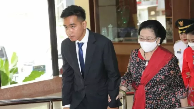 Gibran Digandeng Megawati di Semarang, Bahas Pilgub? - GenPI.co JATENG