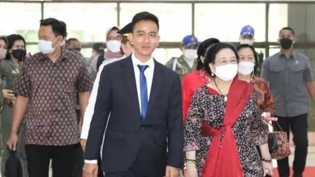 Gibran Digandeng Megawati Lagi, Pengamat: Bukti Dia Kader Penting PDIP! - GenPI.co JATENG