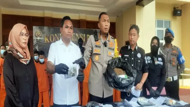 Edarkan Ganja dan Tembakau Gorila, 3 Pria di Solo Dibui - GenPI.co JATENG