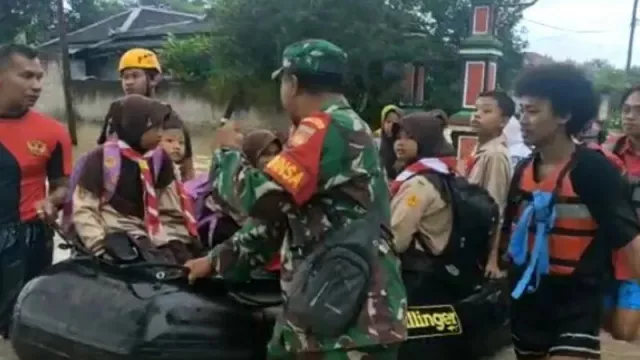 Banjir Landa Sragen, Ratusan Siswa Batal Ikut PTS - GenPI.co JATENG