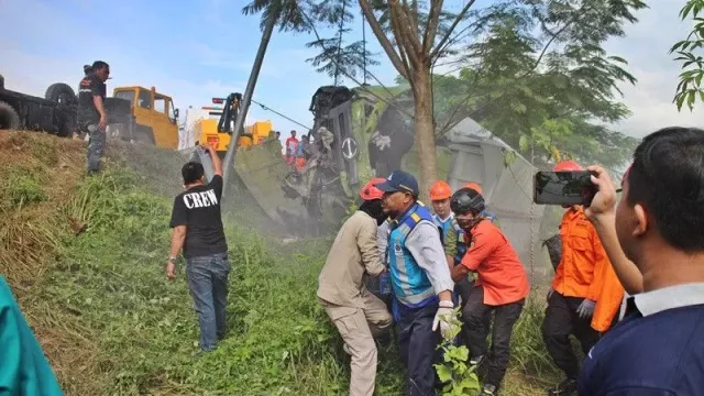 Astaga! Korban Tewas Kecelakaan Maut di Tol Semarang-Solo Jadi 8 Orang - GenPI.co JATENG