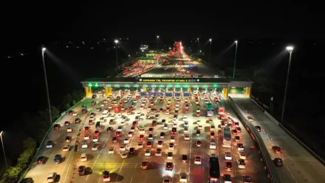 Pengumuman! One Way dari Gerbang Tol Kalikangkung ke Jakarta Diperpanjang hingga Rabu Pukul 24.00 - GenPI.co JATENG