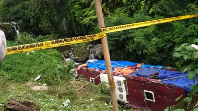 Kecelakaan Bus di Guci Tegal, 1 Korban Tewas 36 Orang Luka-Luka - GenPI.co JATENG