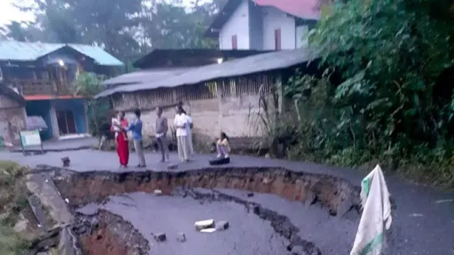 Hujan Lebat, 24 Titik di Banjarnegara Dilanda Tanah Longsor - GenPI.co JATENG Hujan Lebat, 24 Titik di Banjarnegara Dilanda Tanah Longsor - GenPI.co JATENG