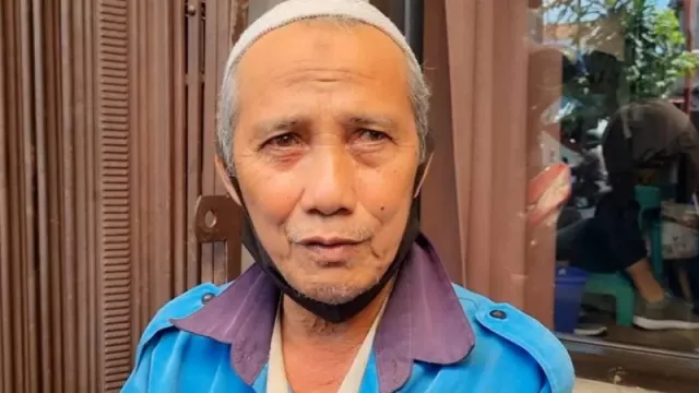 Subhanallah! 38 Tahun Menabung, Tukang Parkir di Solo Ini Akhirnya Bisa Berangkat Haji - GenPI.co JATENG