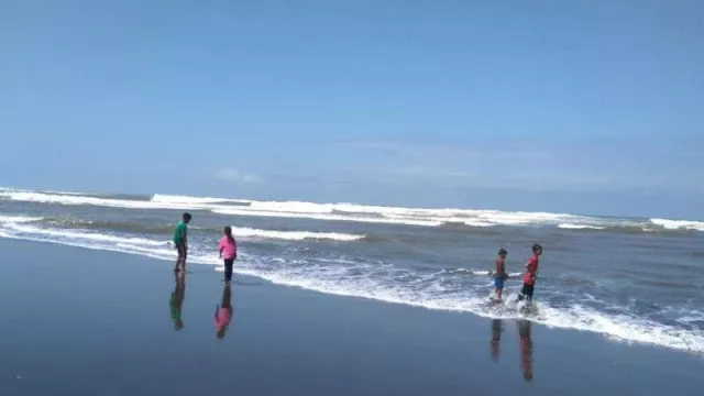 BMKG: Waspada Gelombang Tinggi di Pantai Selatan Jawa Tengah - GenPI.co JATENG