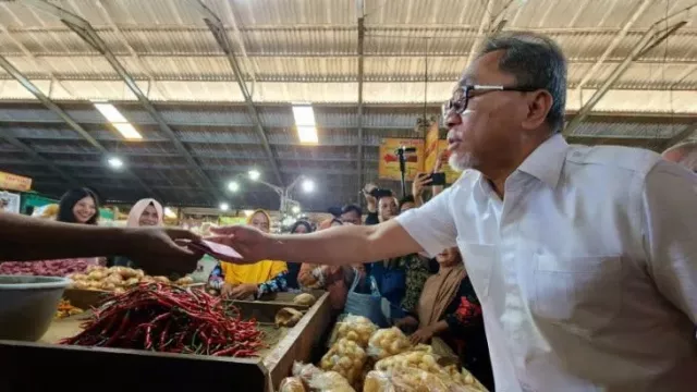 Waduh! Kunjungan Zulhas di Pasar Bandarjo Semarang Dipantau Panwaslu, Ada Apa? - GenPI.co JATENG