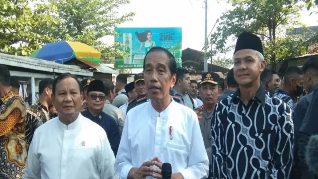 Bareng Prabowo dan Ganjar, Presiden Jokowi Cek Harga Komoditas di Pasar Grogolan Pekalongan - GenPI.co JATENG