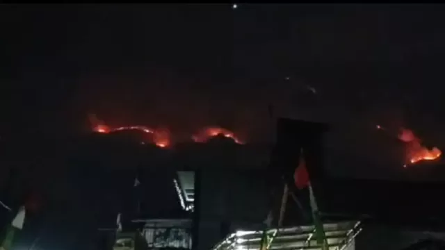 Kebakaran Gunung Sumbing, Ganjar Minta Bantuan Helikopter BNPB - GenPI.co JATENG
