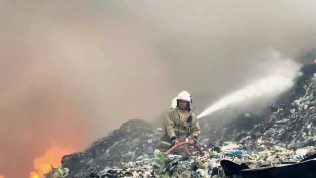 TPA Jatibarang Kebakaran, Pengangkutan Sampah Disetop Sementara - GenPI.co JATENG