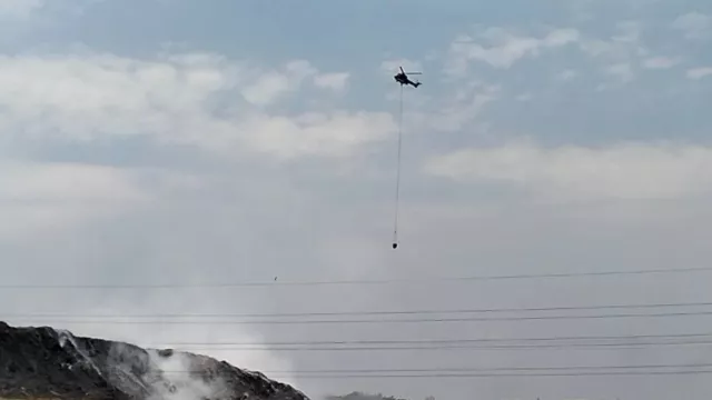 Water Bombing Sukses, Titik Api Kebakaran TPA Putri Cempo Solo Tinggal 30% - GenPI.co JATENG Water Bombing Sukses, Titik Api Kebakaran TPA Putri Cempo Solo Tinggal 30% - GenPI.co JATENG