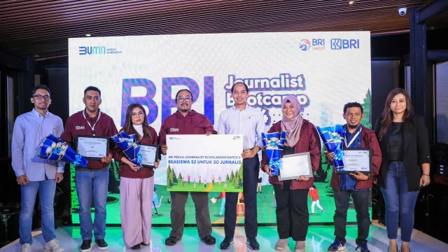 50 Jurnalis Peroleh Beasiswa S2 dari BRI pada Malam Inagurasi BRI Fellowship Journalism 2024 - GenPI.co JATENG 50 Jurnalis Peroleh Beasiswa S2 dari BRI pada Malam Inagurasi BRI Fellowship Journalism 2024 - GenPI.co JATENG