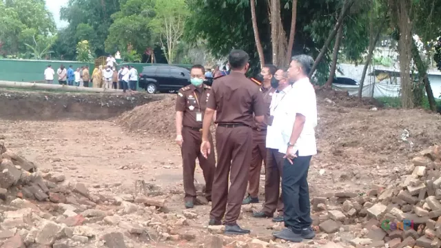 Kejaksaan Agung Tinjau Tembok Benteng Kartasura yang Rusak - GenPI.co JATENG