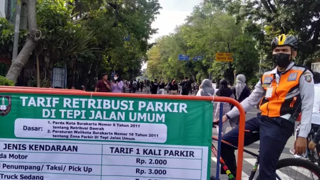 Tarif Parkir Nakal di Solo Jadi Aduan Terbanyak, Gibran Ultimatum Jukir - GenPI.co JATENG