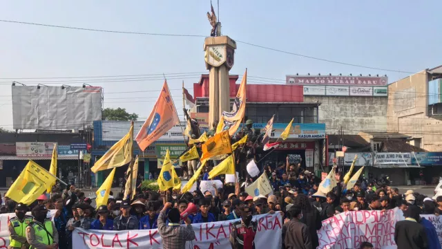 Demo Tolak Kenaikan Harga BBM, Mahasiswa Sukoharjo Tuntut 7 Hal Ini - GenPI.co JATENG