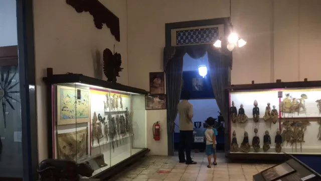 Mengunjungi Museum Tertua di Indonesia, Museum Radya Pustaka, Gratis! - GenPI.co JATENG
