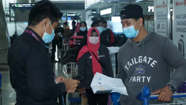 179 Pekerja Migran Asal Malaysia Dipulangkan ke Surabaya - GenPI.co JATIM