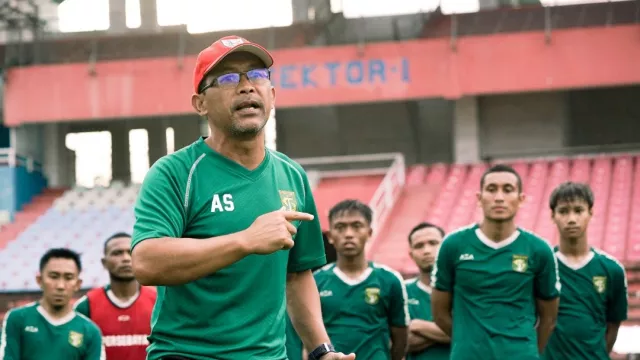 Aji Santoso Sambut Antusias 5 Pemainnya Bela Timnas Indonesia - GenPI.co JATIM