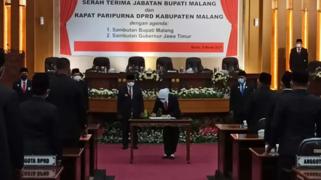 Gubernur Minta Bupati Malang Kembangkan Kawasan Bromo - GenPI.co JATIM