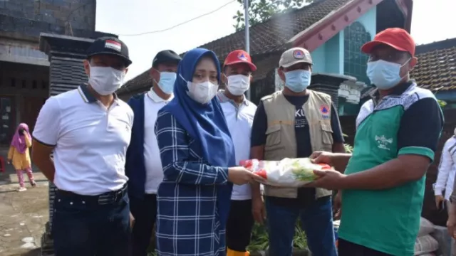 Pemkab Mojokerto Beri Bantuan Bahan Pokok Untuk Korban Banjir - GenPI.co JATIM