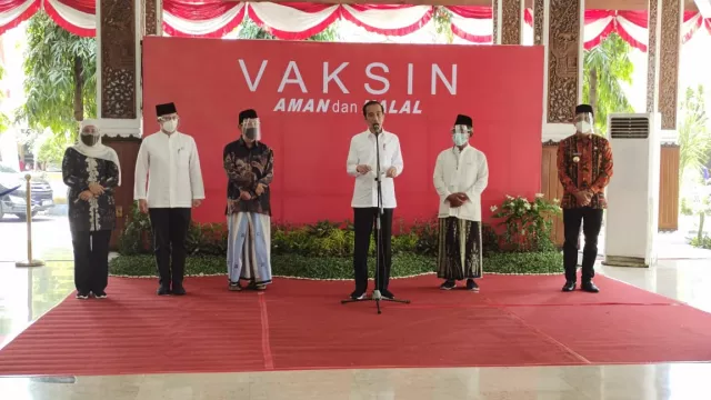 Ketua MUI Jatim Katakan Vaksin AstraZeneca Halal - GenPI.co JATIM