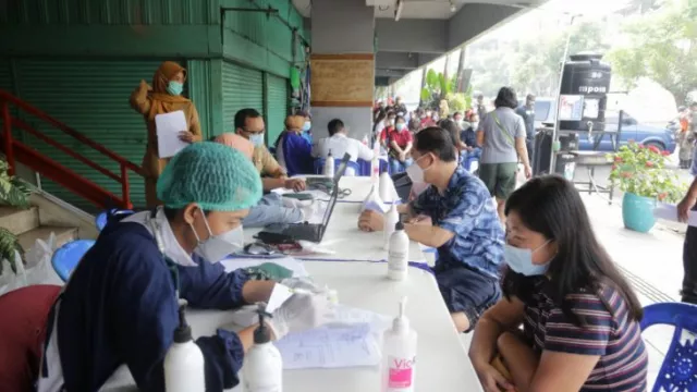 Pemkot Surabaya Segera Vaksinasi Pedagang Pasar Krempyeng - GenPI.co JATIM