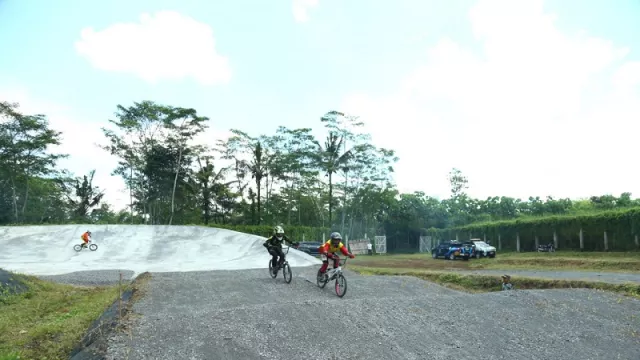 Sirkuit BMX Cross di Selokambang Lumajang Selesai Renovasi - GenPI.co JATIM