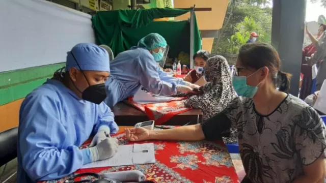 2.266 Pedagang Pasar di Surabaya Sudah Vaksin, Terus Bertambah - GenPI.co JATIM