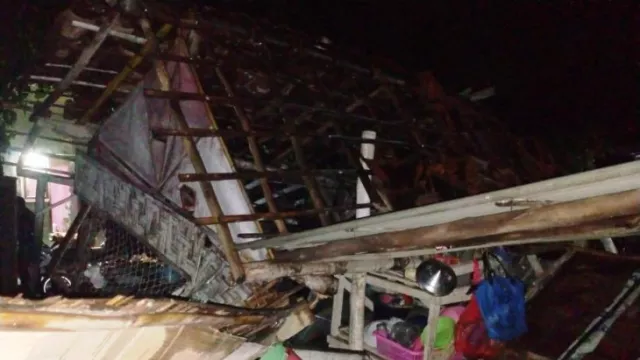 OMG! Angin Porak Parandakan Puluhan Rumah di Situbondo - GenPI.co JATIM