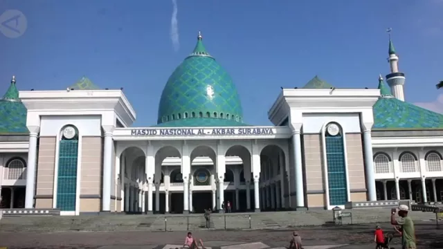 Kejadian Saat Salat Id di Masjid Al Akbar, HP Hingga Anak Hilang - GenPI.co JATIM
