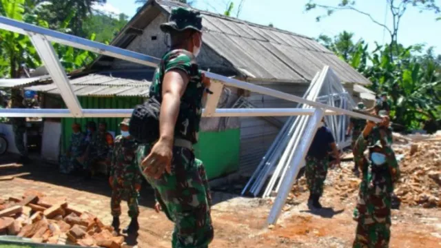 14 Rumah Sementara Mulai Dibangun, Upaya Bangkit dari Gempa - GenPI.co JATIM