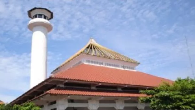 3 Masjid ini Bisa Jadi Tempat Ngabuburit Asyik di Surabaya - GenPI.co JATIM