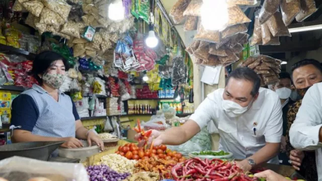 Mendag Lutfi ke Jatim Pantau Harga, Blusukan di Pasar Wonokromo - GenPI.co JATIM