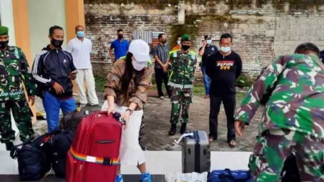 Pekerja Migran Asal Magetan Jalani Karantina Sebelum Pulang - GenPI.co JATIM