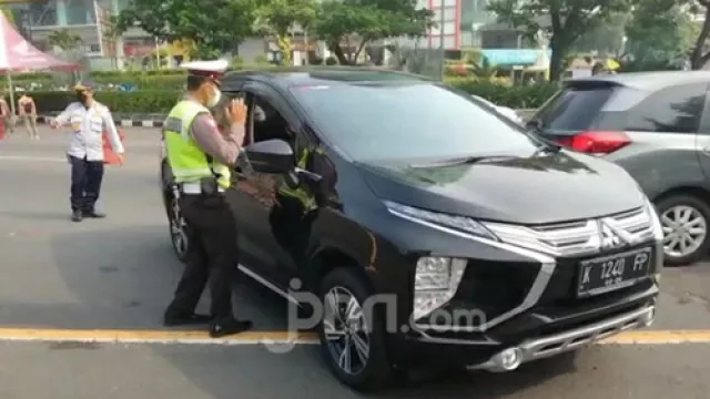 8 Kendaraan Putar Balik Saat Hendak Masuk Surabaya - GenPI.co JATIM
