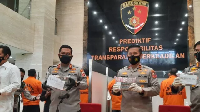 Polri Sebut Bupati Nganjuk Diduga Terima Setoran Kades, Camat - GenPI.co JATIM Polri Sebut Bupati Nganjuk Diduga Terima Setoran Kades, Camat - GenPI.co JATIM