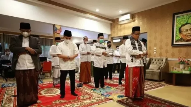 Ikhlas Banget, Mahfud MD Tunda Bertemu Ibu di Madura - GenPI.co JATIM