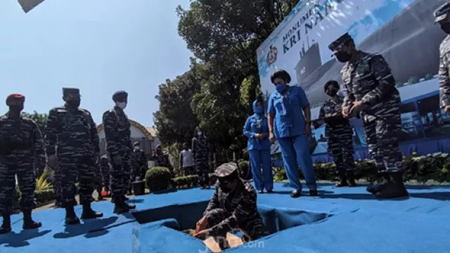 TNI AL Bangun Monumen Kapal Selam, Kenang 53 Kru KRI Nanggala-402 - GenPI.co JATIM