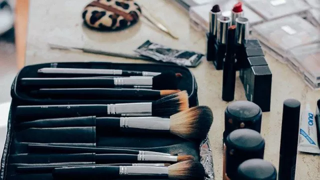 Mudah Banget, Intip 5 Cara Membuat Makeup Tahan Lama - GenPI.co JATIM