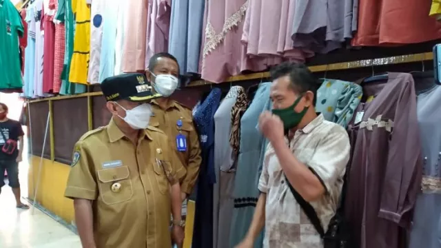 Bung Karna Dapat Keluhan Pencurian di Pasar Mimbaan, Tangkap! - GenPI.co JATIM