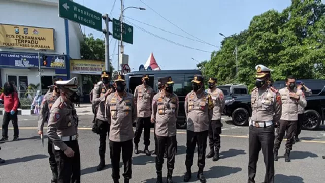 Komjen Arief Sidak ke Pos PPKM Darurat di Bundaran Waru - GenPI.co JATIM