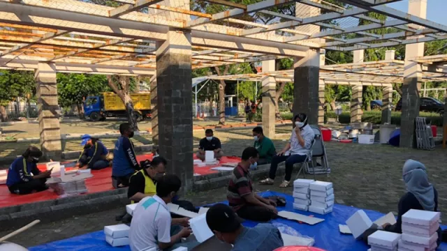 Mensos Risma Dirikan Dapur Umum Untuk Nakes di Surabaya Raya - GenPI.co JATIM
