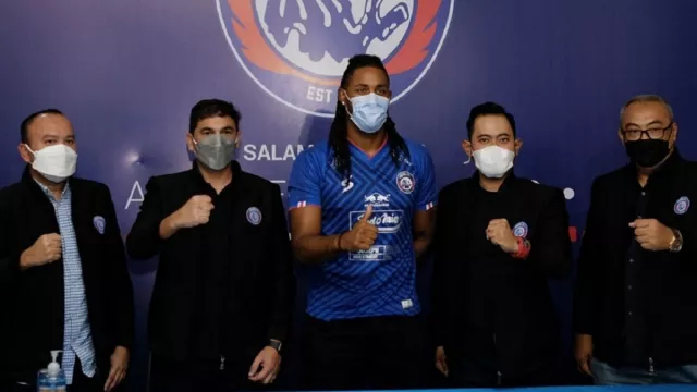 Resmi Diperkenalkan, Berikut 5 Fakta Striker Asing Arema Fortes - GenPI.co JATIM Resmi Diperkenalkan, Berikut 5 Fakta Striker Asing Arema Fortes - GenPI.co JATIM