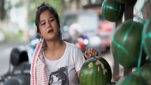 Intan Afifah Luncurkan Lagu Urip Iku Dudu Semongko, Dengarkan Ya! - GenPI.co JATIM