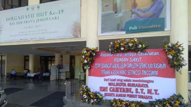 Keren! Ramai Karangan Bunga di Layanan Kesehatan Surabaya - GenPI.co JATIM